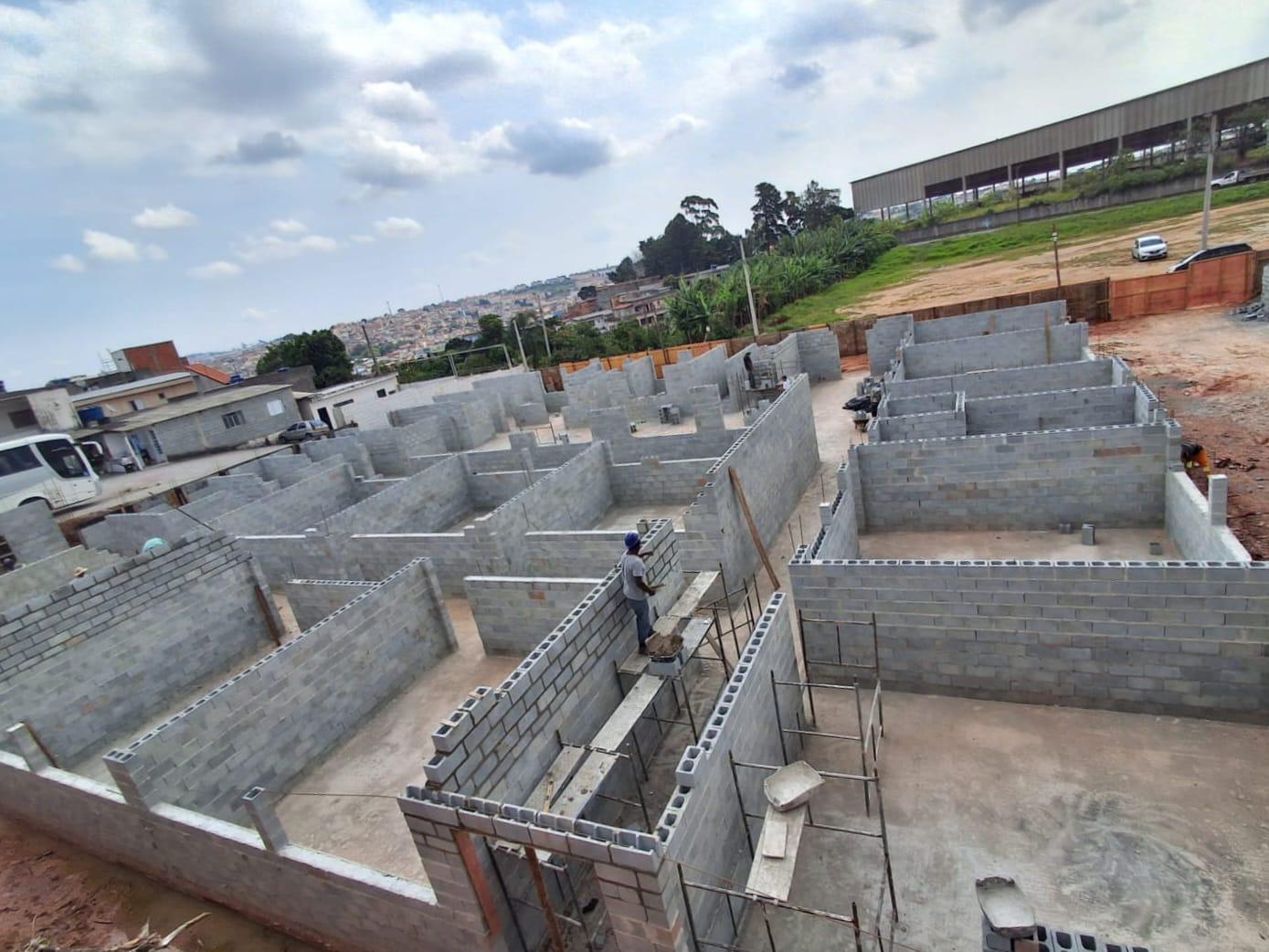 Obra de nova creche municipal no Jardim Zélia avança em Itaquá